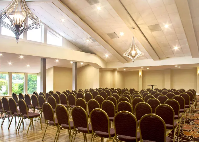 Ramada By Wyndham Fort Lauderdale Airport/Cruise Port