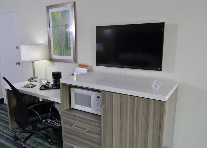 Ramada By Wyndham Fort Lauderdale Airport/Cruise Port