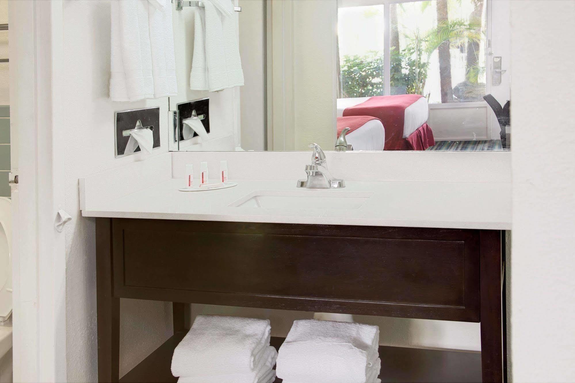 Ramada By Wyndham Lauderdale Airport/cruise Port 3* Dania Beach